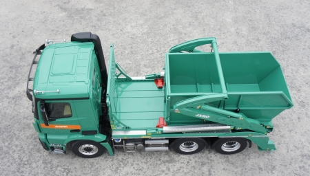 Preview: Mercedes-Benz Arocs 6x4 Bauschuttcontainer LKW 1:14 KIT